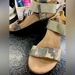Size 10 Boutique Corky’s brand Camo Wedges.